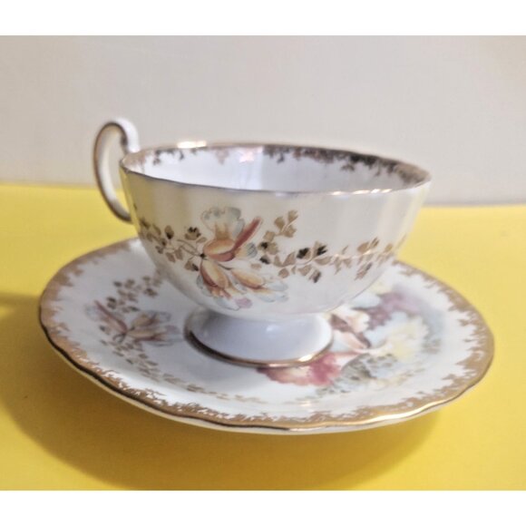 Vintage Aynsley Orchid Teacup and Saucer, Oban Shape with Flowers - Picture 4 of 15